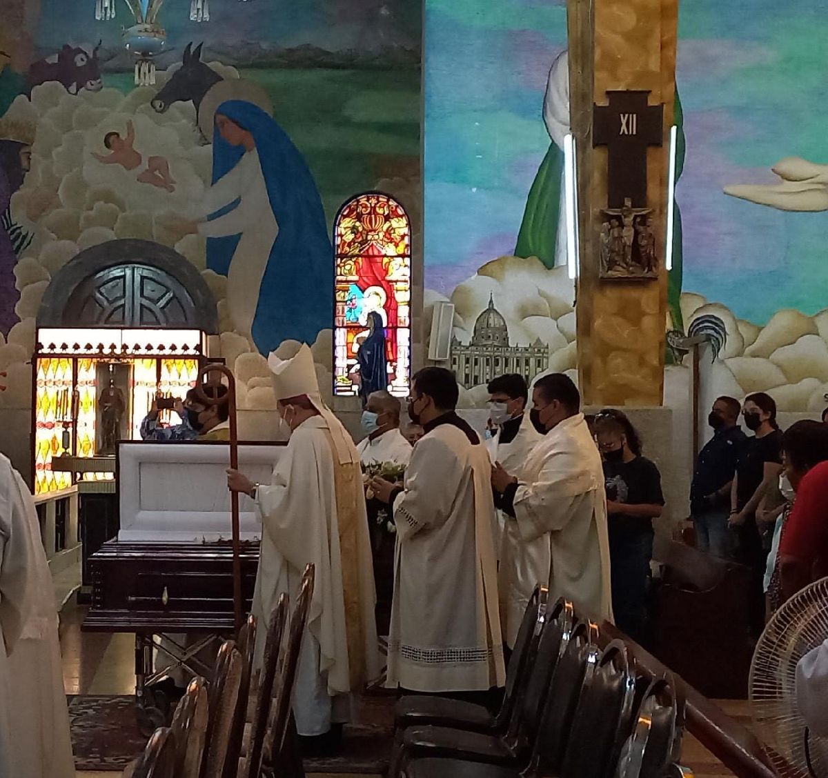 Despiden feligreses a padre Rodolfo en la parroquia Santa Rosa de Lima