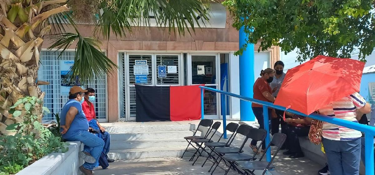 Múzquiz se une a Huelga Nacional Telmex con banderas rojinegras