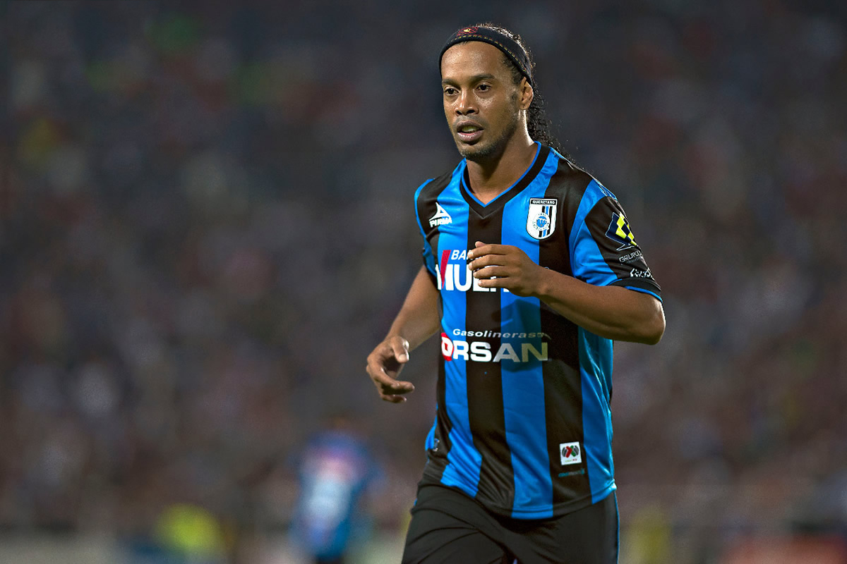 De Vavá a Ronaldinho, las figuras mundiales que vinieron el futbol mexicano… ¿Y Dani Alves?