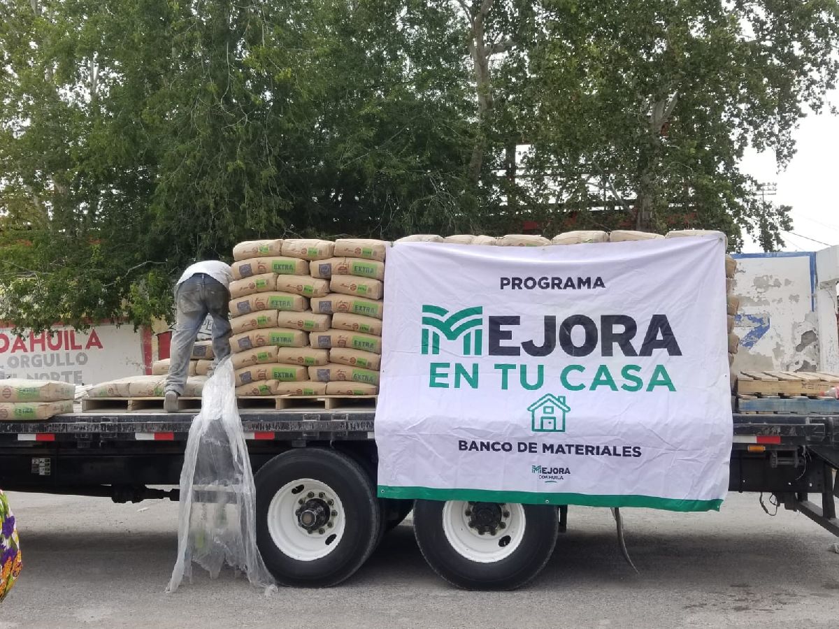 Continúa el programa de Mejora Coahuila con la entrega de cemento