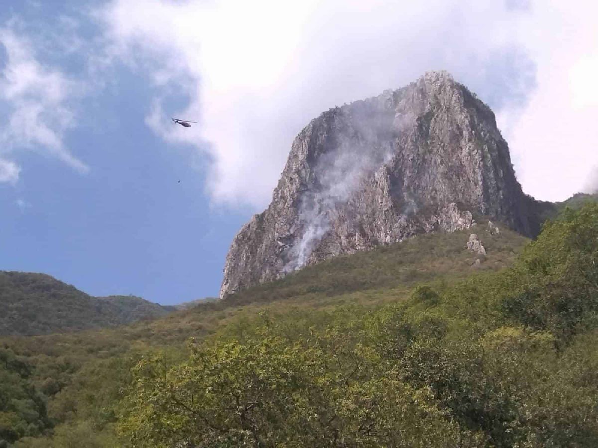 Controlan incendio en el Cerro de la Silla; investigan las causas