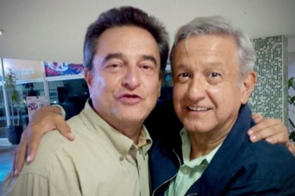 Comparece Pío López Obrador ante FEDE; mañana deciden si el hermano de AMLO va a