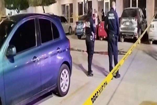 Asesinan a hombre dentro de su auto en una plaza comercial de Hermosillo