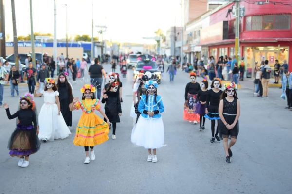 Gran participación en el desfile de las Ánimas y concurso de Catrinas