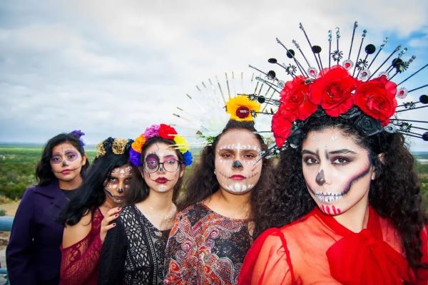 Alumnos del Tec Múzquiz preservan las tradiciones mexicanas de “Día de los Santos Difuntos»