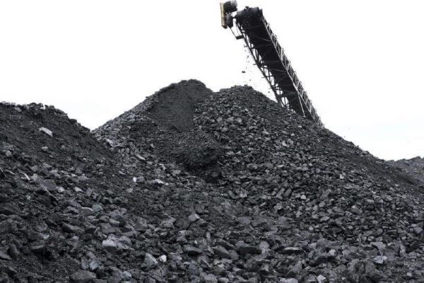 Castiga CFE a 20 carboneros; los suspende y multa