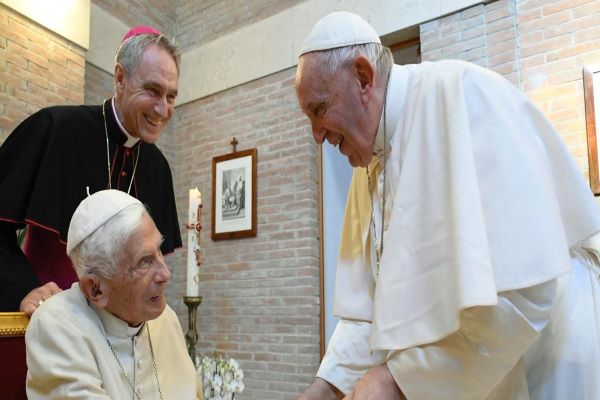 Benedicto XVI, en estado grave pero «estable» y «lúcido»: Vaticano