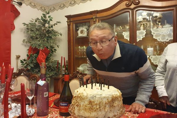 Festejó en familia cumpleaños el profesor Homero Lozano