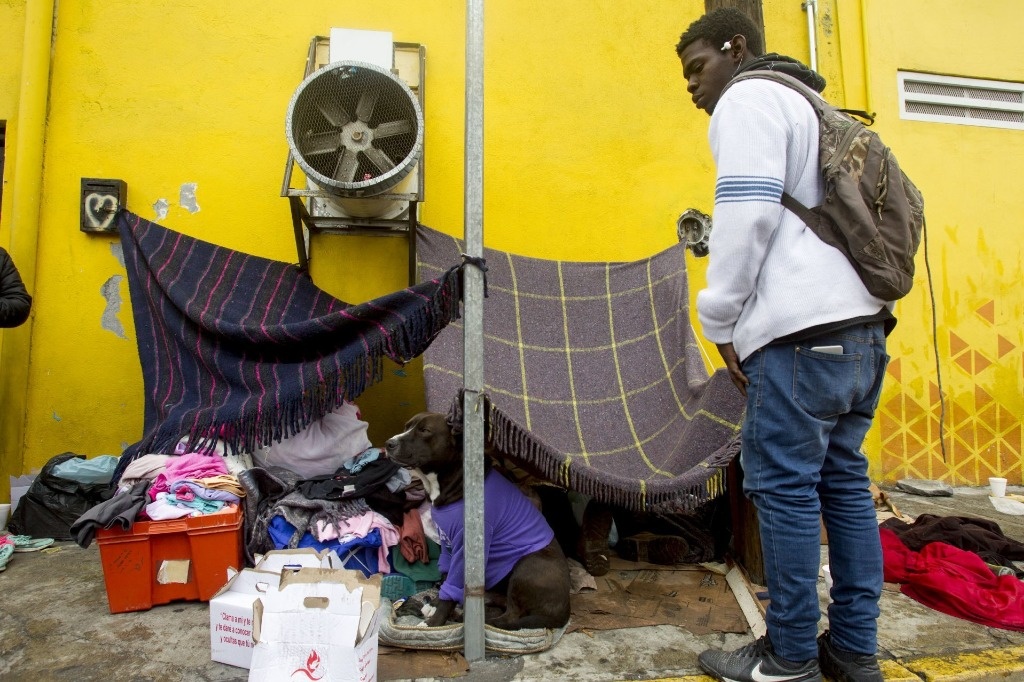 Detectan precariedad y hacinamiento en estancia del INM de NL