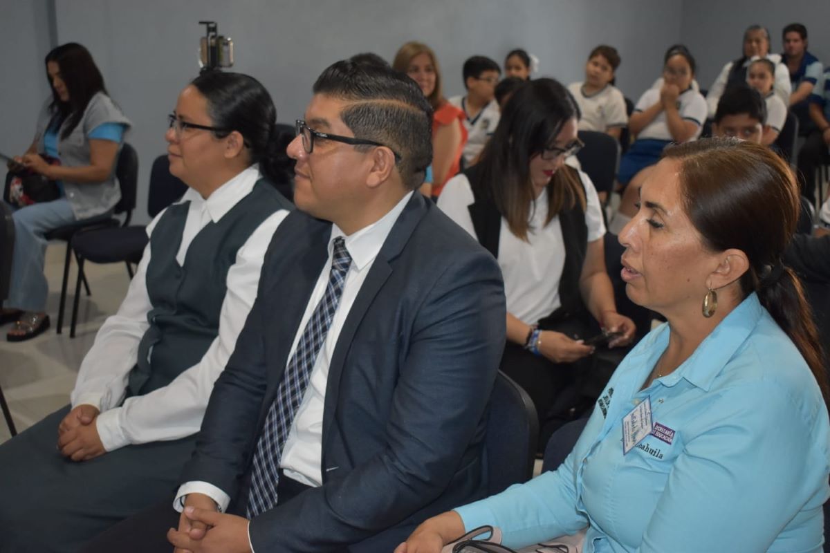 Expone Aurora María Iribarren Aguirre experiencia en el parlamento infantil