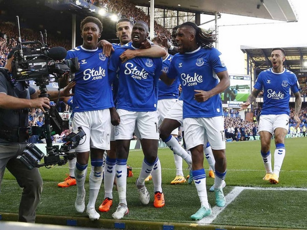 Everton logra su salvación; Leeds y Leicester descienden