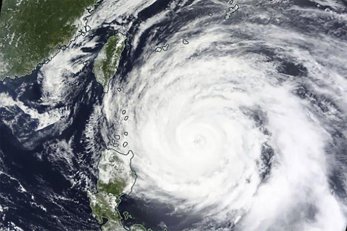 Tifón Mawar deja miles de evacuados en Filipinas; trayectoria apunta a Japón y Taiwán