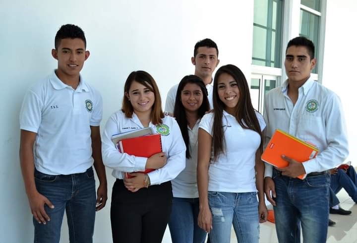 Presentan jóvenes examen de admisión en UTRC