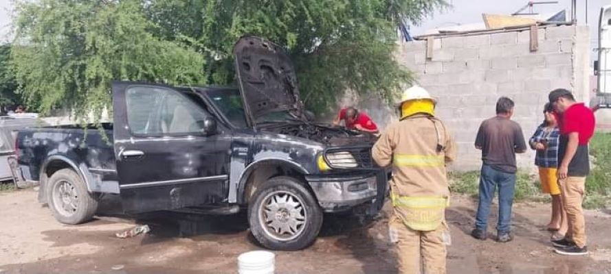 Se incendia camioneta en las Palmas