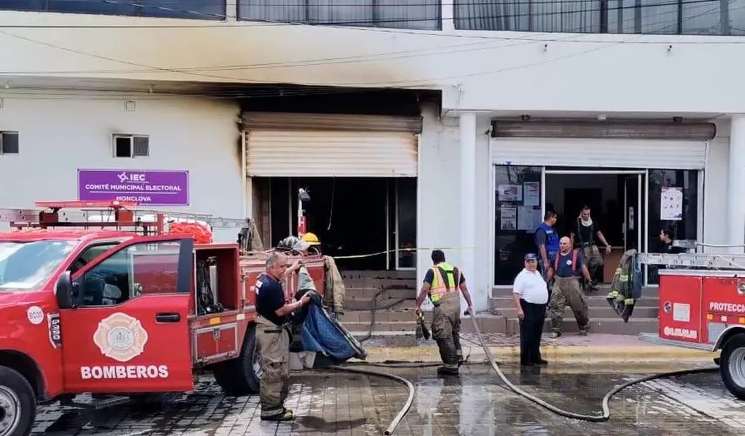 Se incendian instalaciones del Instituto Electoral del Estado de Coahuila en Monclova