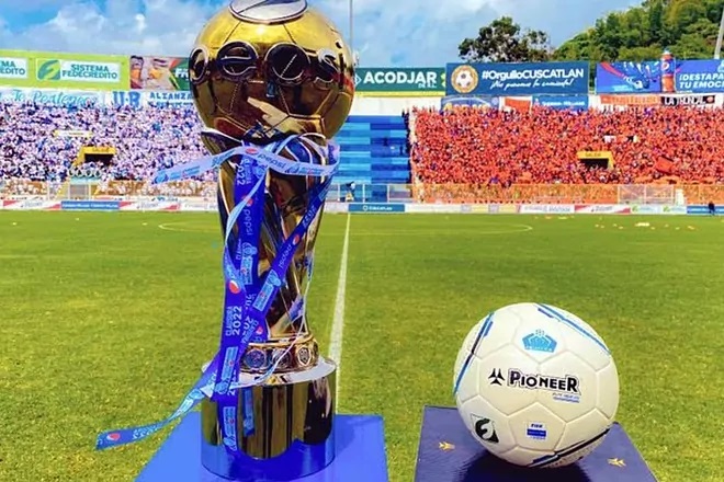 Finalizan torneo de Primera División en El Salvador tras tragedia en el Cuscatlán