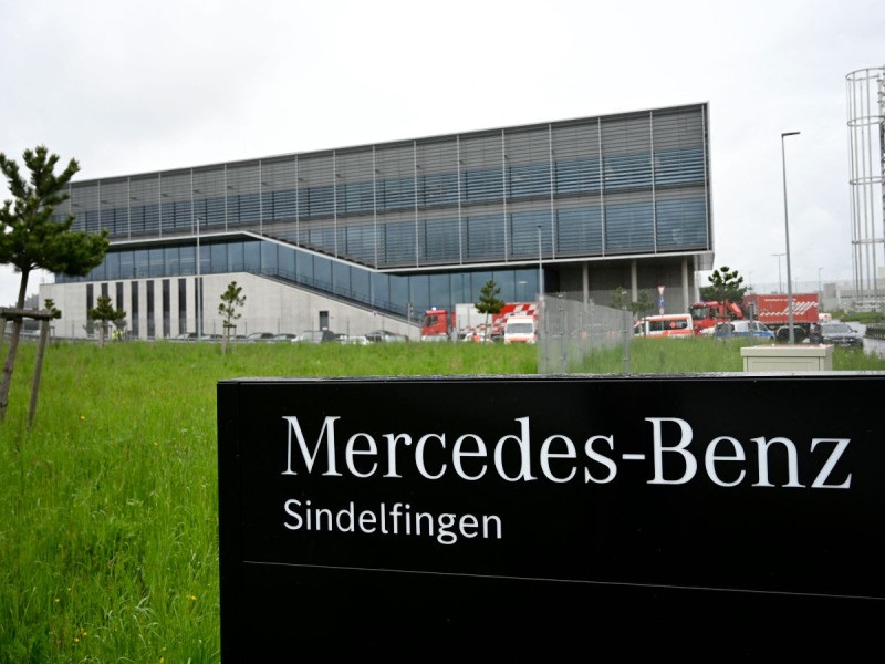 Dos muertos en tiroteo en fábrica de Mercedes en Alemania