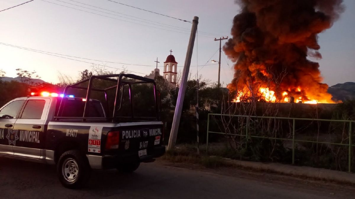 Se incendia chatarrera en Saltillo