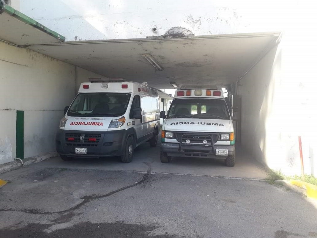 Fallece hombre con aparente esquizofrenia al caer de una barda