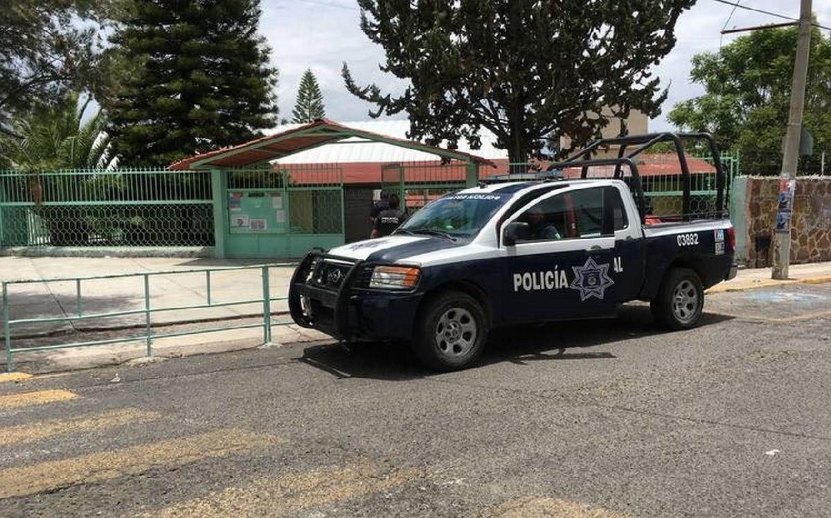 CORTO CIRCUITO EN ESCUELA GENERA PÁNICO EN HORA DE CLASES