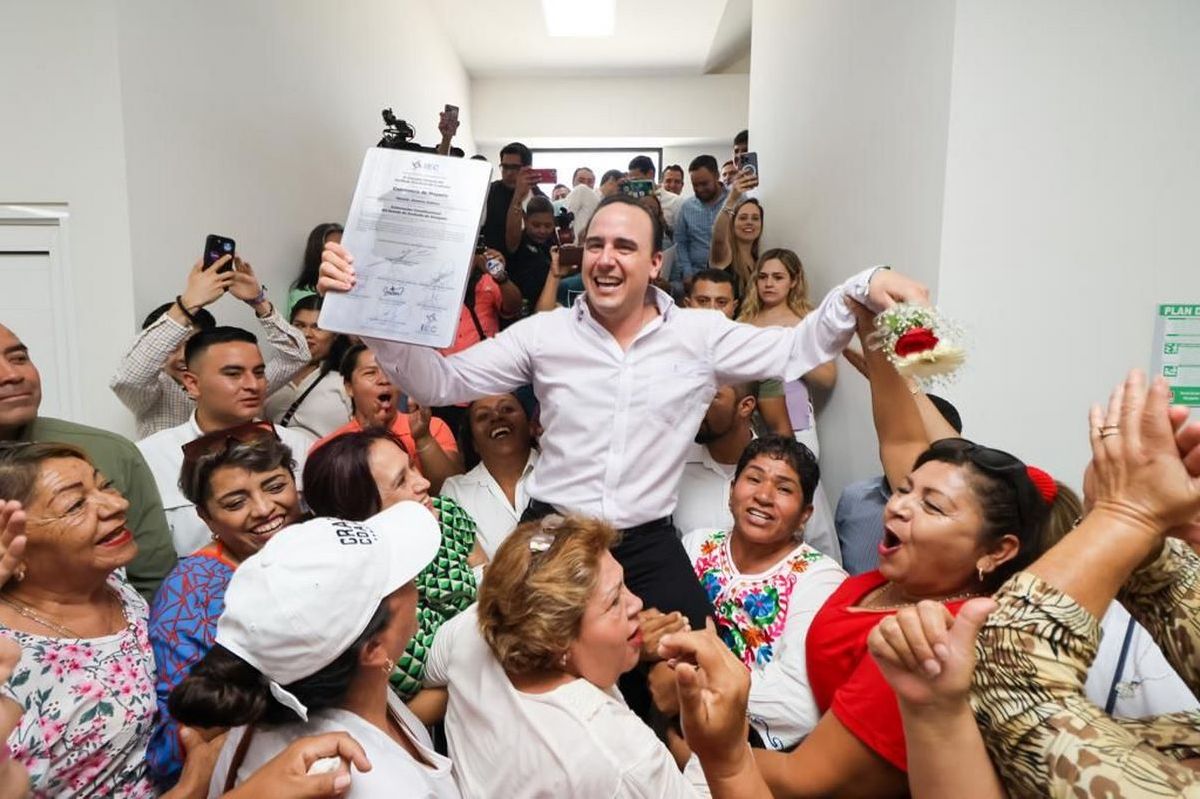 Recibe Manolo Jiménez constancia como gobernador electo de Coahuila