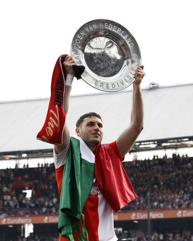Santi Giménez, el mejor jugador del Feyenoord en la temporada