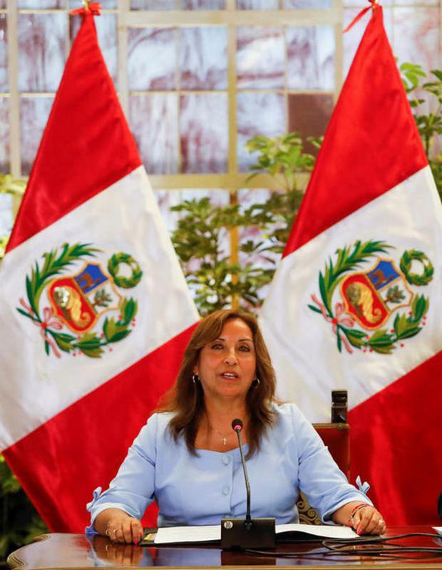 Presidenta de Perú responde por tres horas ante fiscalía sobre las decenas de muertes en protestas