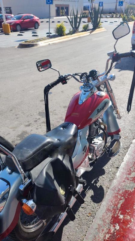 Se roban motocicleta frente a caseta de policía