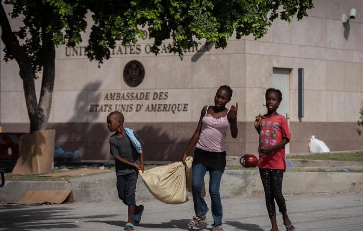 EU urge a sus ciudadanos abandonar Haití cuanto antes ante ola de violencia