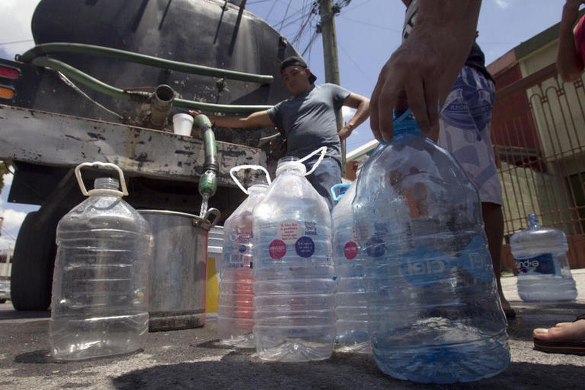 Fugas en acueducto dejan a 40 mil usuarios sin agua en García, NL