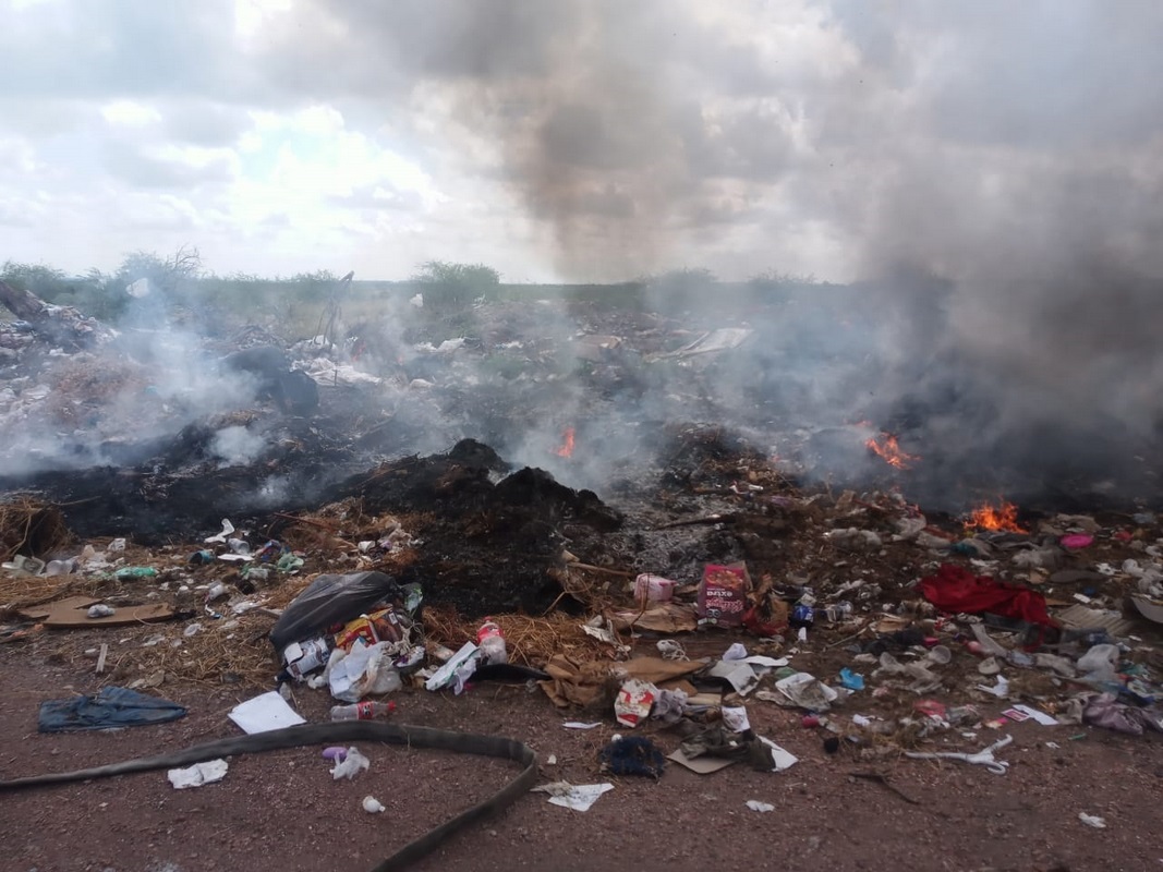 Pepenadores  incendian basurero municipal  en Barroterán