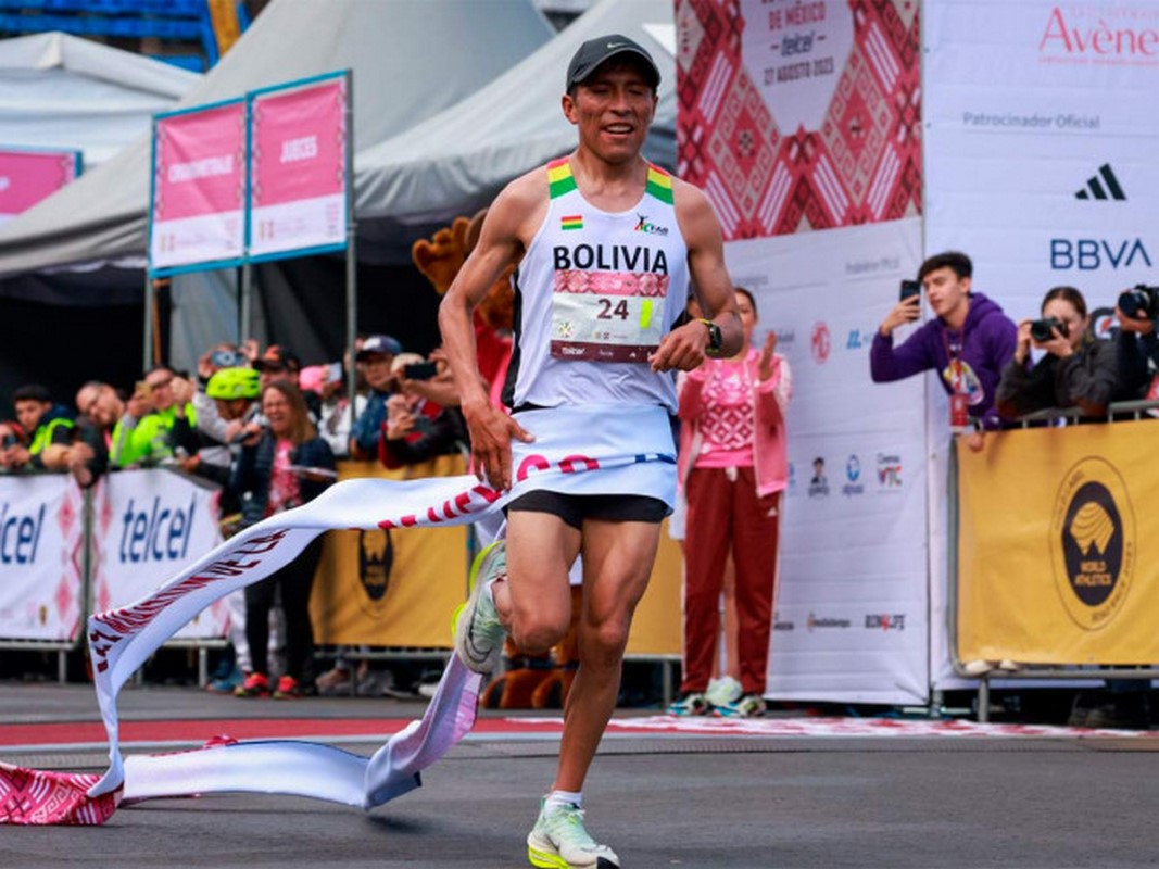 Bolivia da la sorpresa, implanta récord y se lleva el Maratón de la CDMX 2023