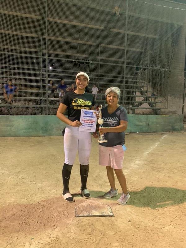 Un éxito cuadrangular de softbol femenil con causa