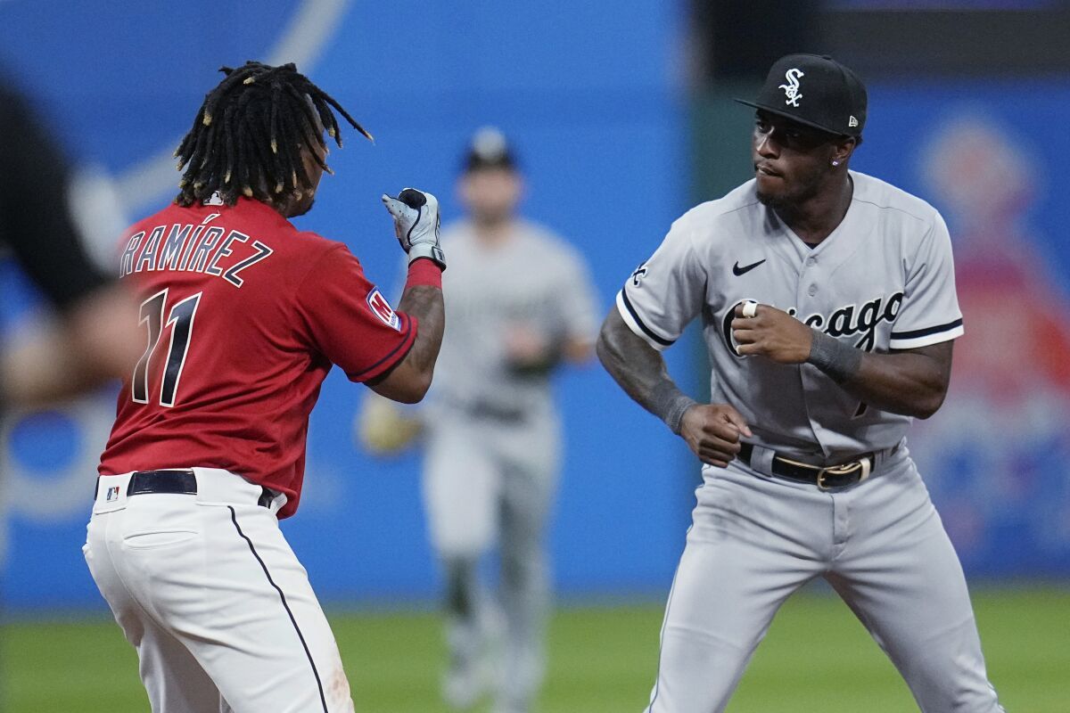 Suspende la MLB seis juegos a Tim Anderson y tres a José Ramírez por pelea
