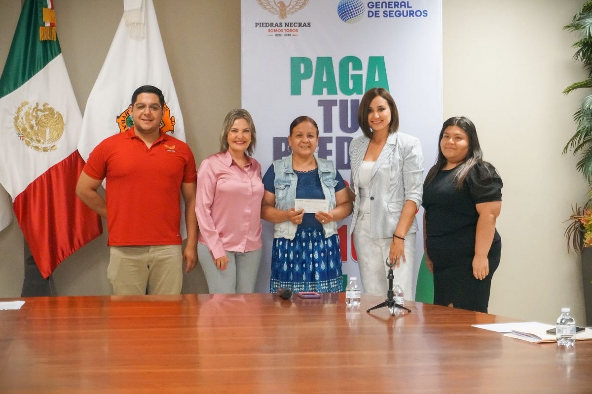 Entrega municipio 14 cheques del seguro contra desastres naturales