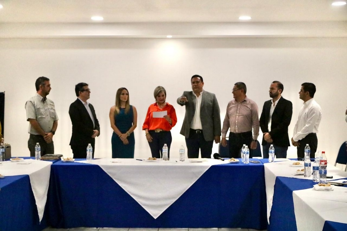 Realizan toma de protesta de Fecadeco