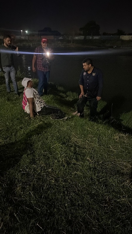 Rescatan a migrante varado en el río Bravo