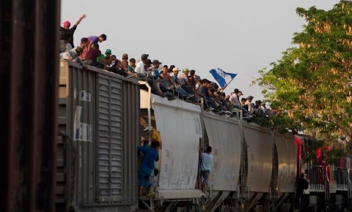 Ferromex suspende trenes de carga ante creciente flujo de migrantes
