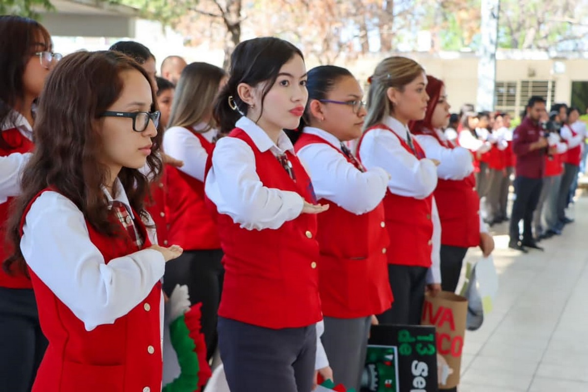 ARRANCA NUEVO CICLO ESCOLAR EN LA ESCUELA NORMAL