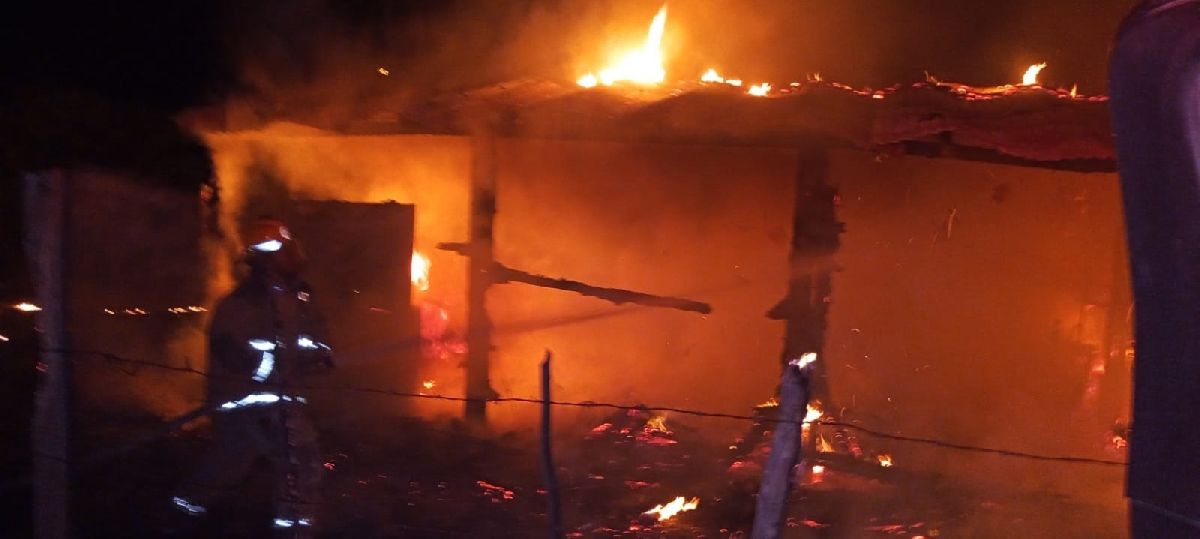 Adictos provocan incendio en cocina del templo » Casa de oración», quedó en cenizas