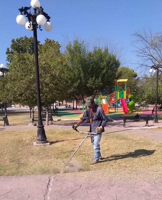 TMunicipio limpia plazas públicas y en barrios y colonias de Múzquiz