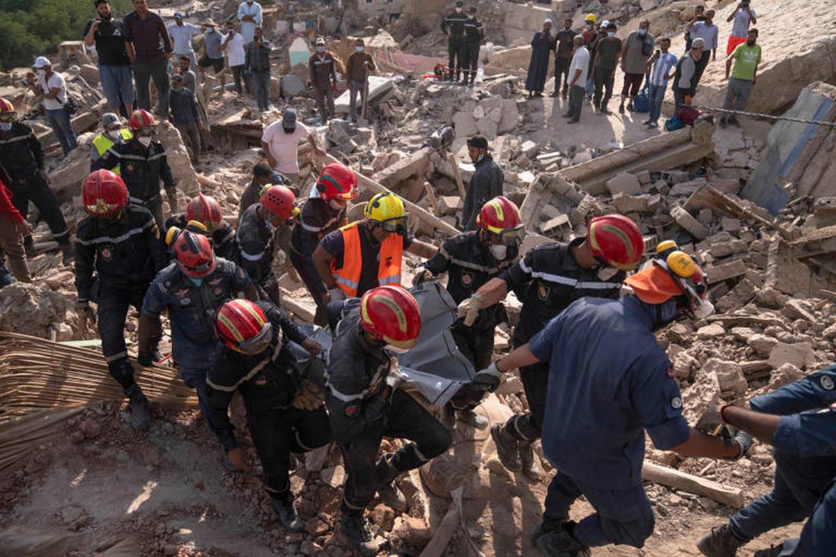 Buscan muertos en terremoto de Marruecos