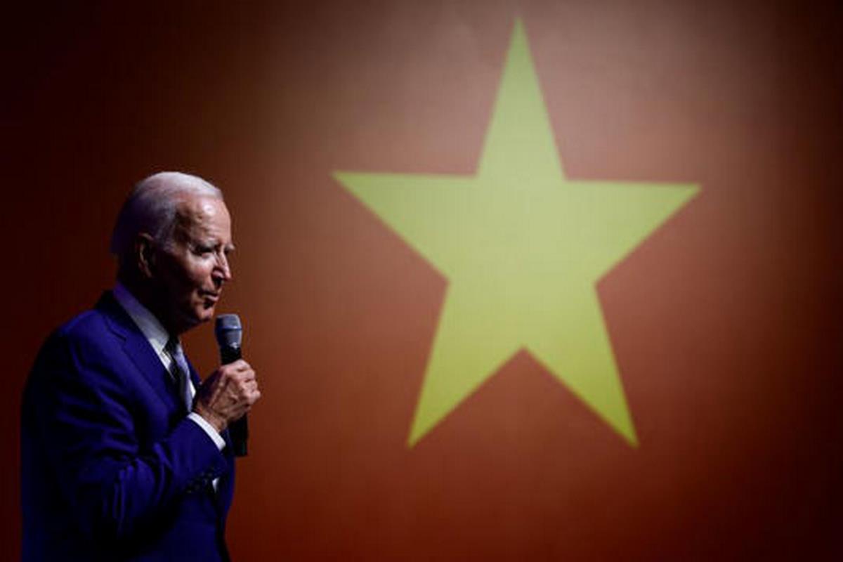 El presidente de Estados Unidos, Joe Biden, ofrece una rueda de prensa en Hanoi, Vietnam.