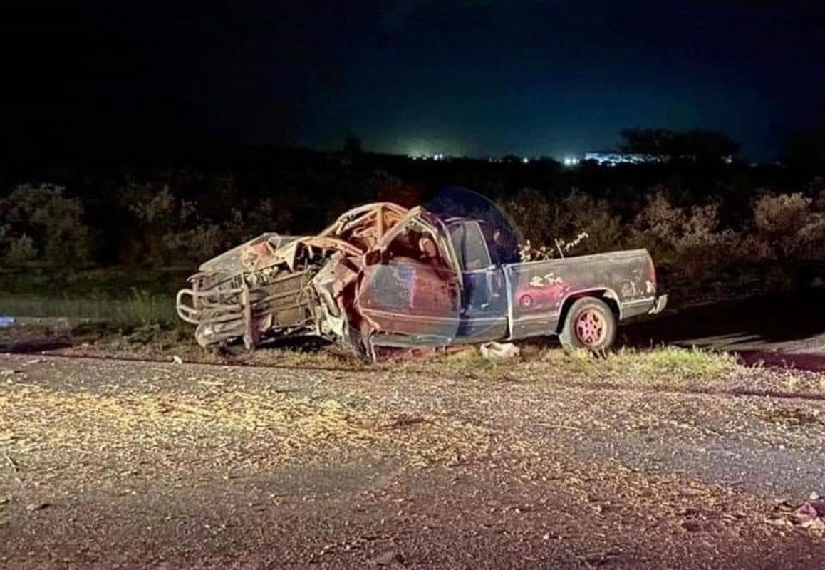 Conductor de camioneta se impacta en muro de contención y pierde la vida
