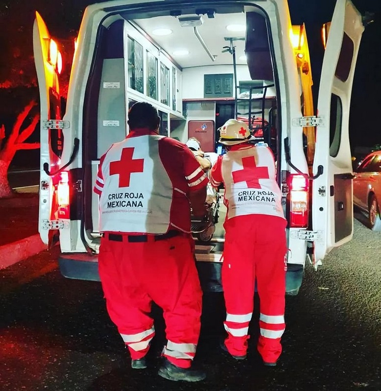 Accidente en cruce de la Clínica 79, responsable venía en el celular y deja persona lesionada