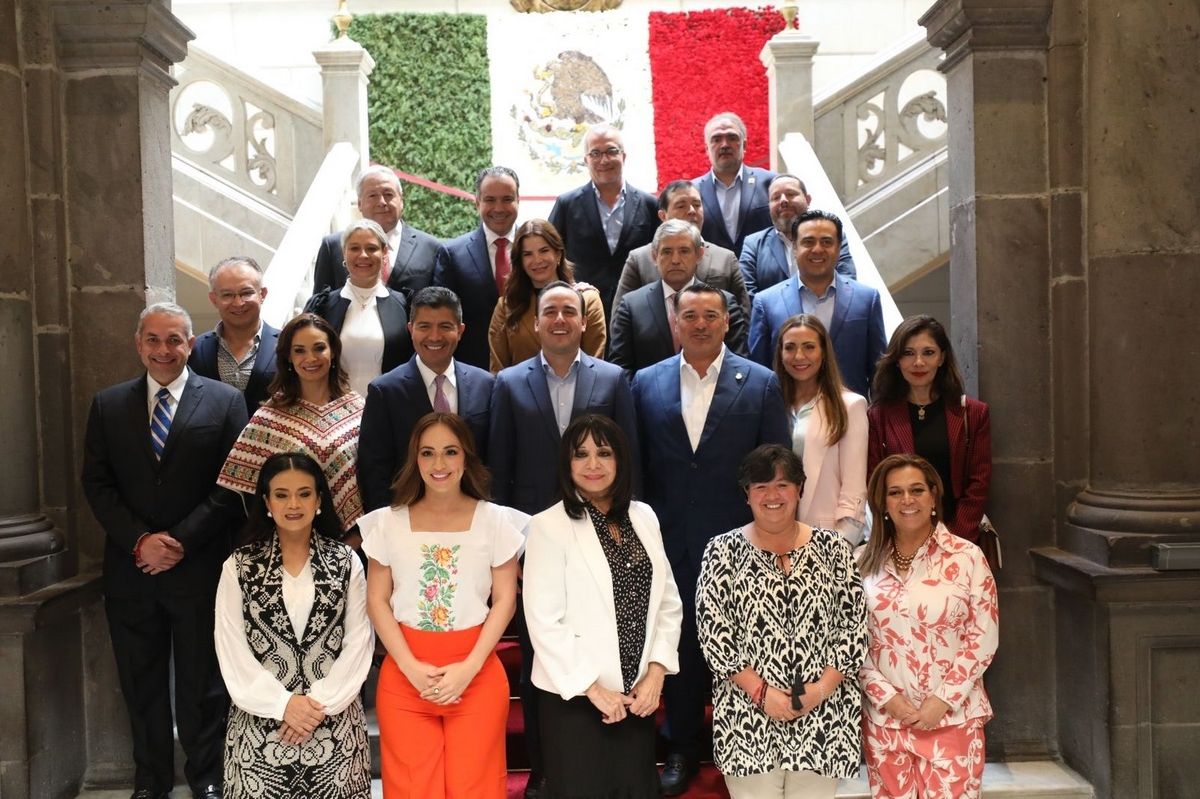 Presenta Manolo a alcaldes de capitales del país el modelo de campaña Coahuila