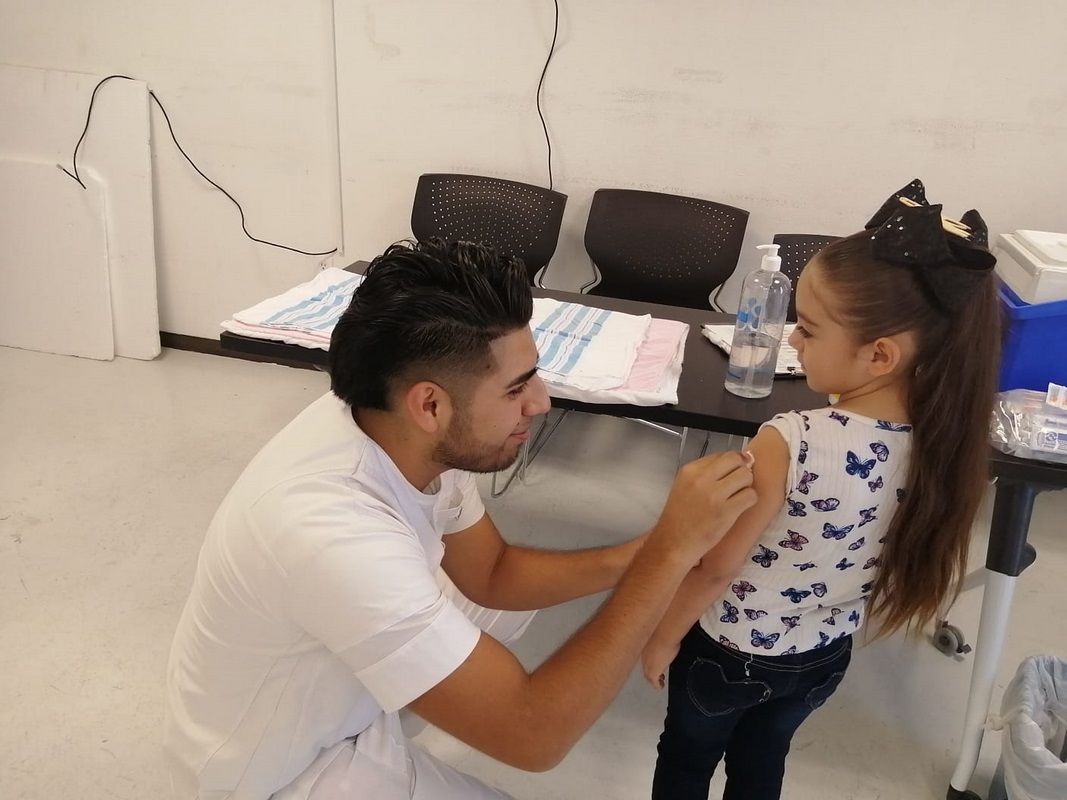 Amplían programa de vacunación en la Unidad Médica La Esperanza