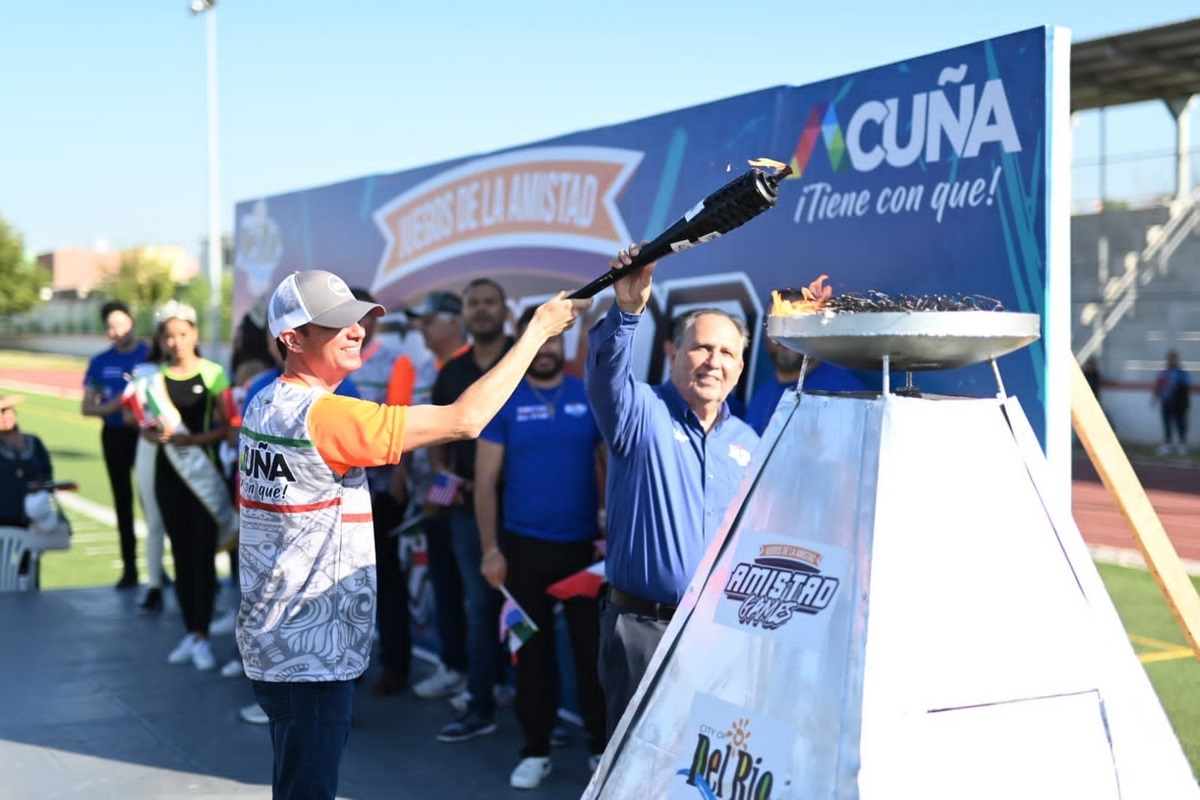 Inauguran alcaldes de Acuña y Del Rio los juegos de la amistad