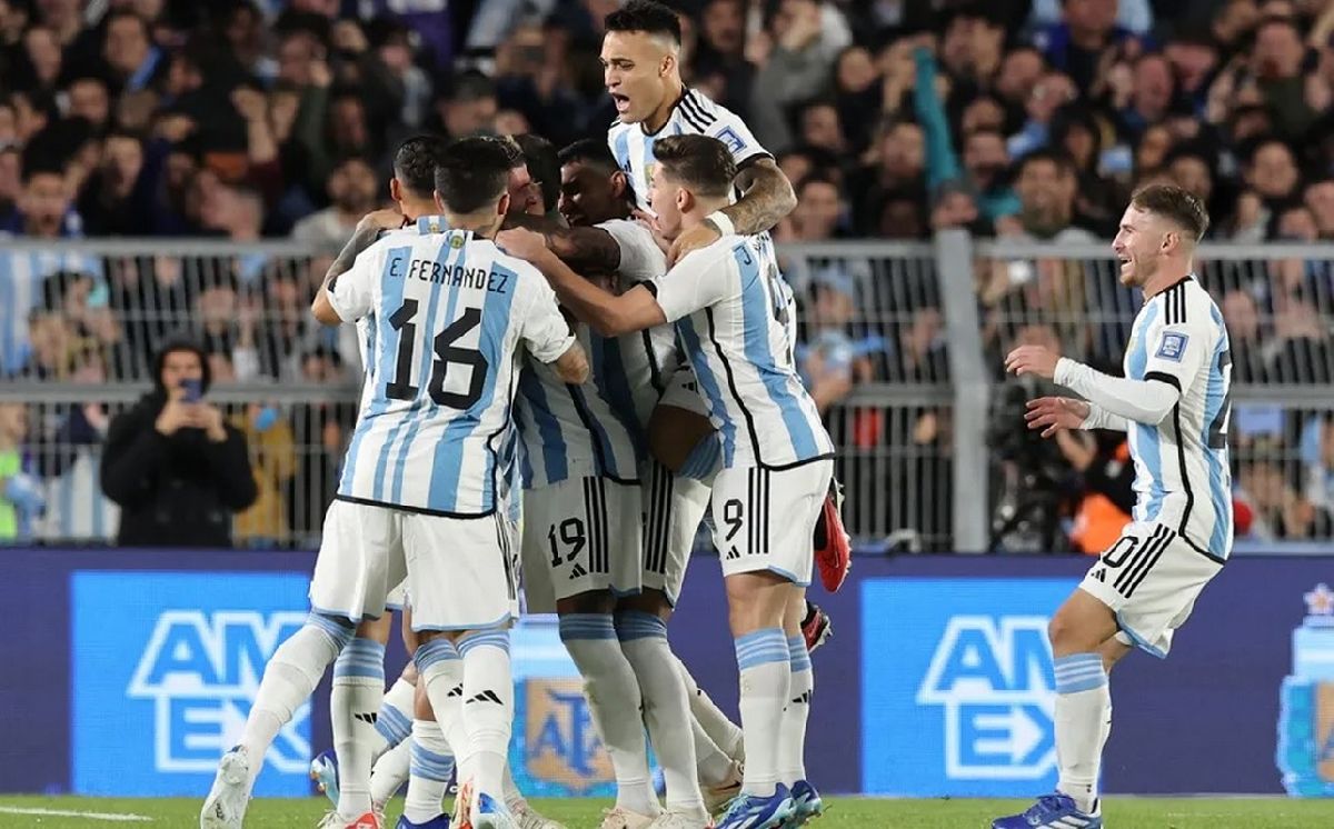Argentina, sin Messi de arranque, venció a Paraguay y sigue invicto en la Conmebol