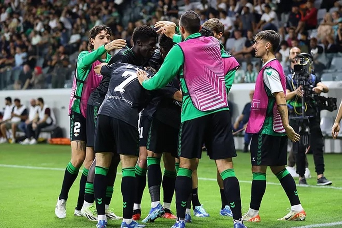 El Betis de Guardado gana en Chipre y se pone líder del grupo